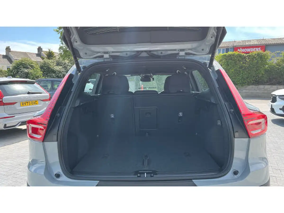 2025-volvo-xc40-20-b4-plus-big-16
