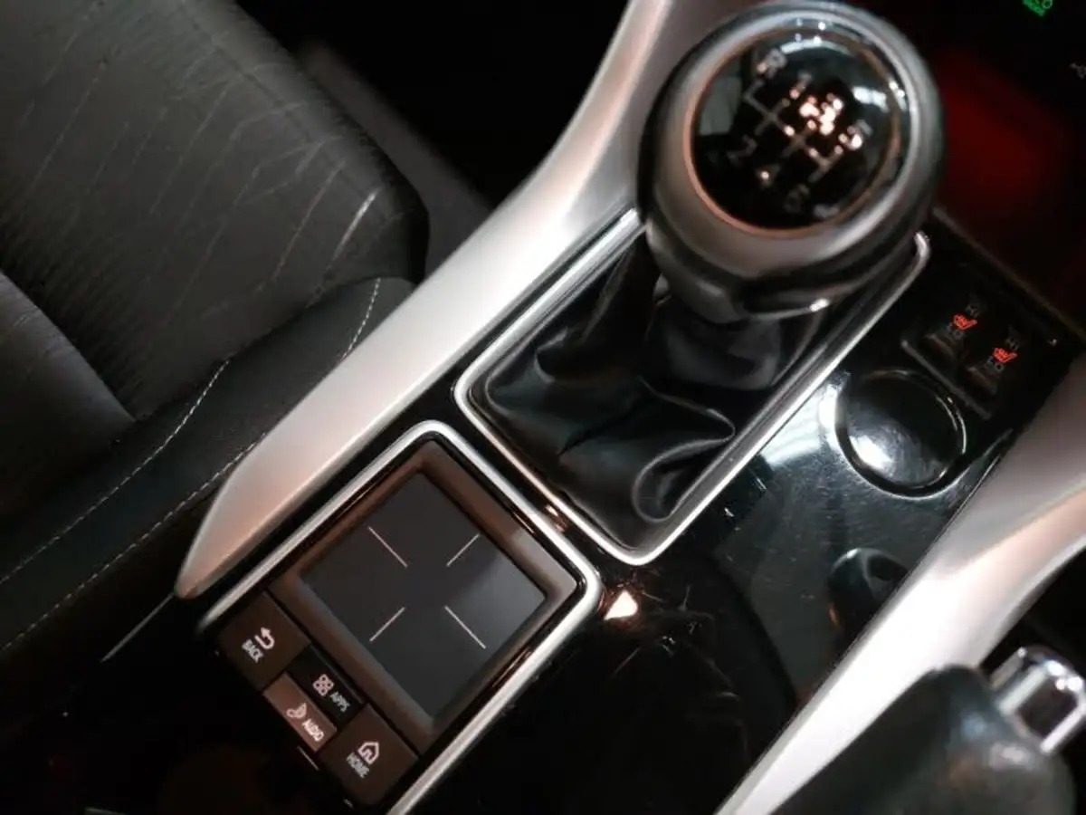 2018-mitsubishi-eclipse-cross-15-3-big-12