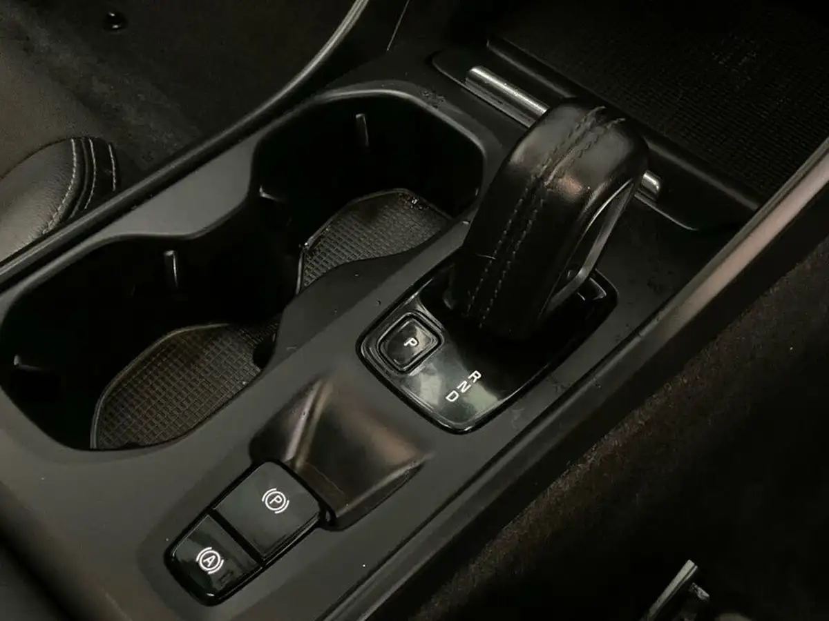 2019-volvo-xc40-20-t4-momentum-awd-big-30