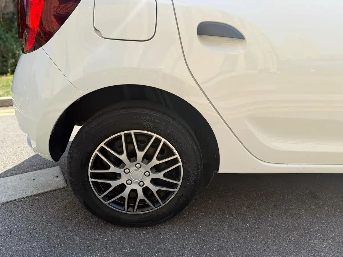 2017-dacia-sandero-10-sce-ambiance-big-6