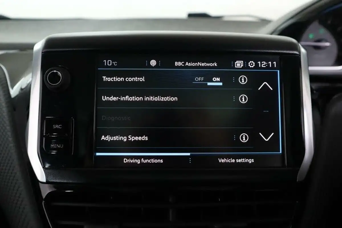 2018-peugeot-2008-suv-12-puretech-allure-premium-big-39