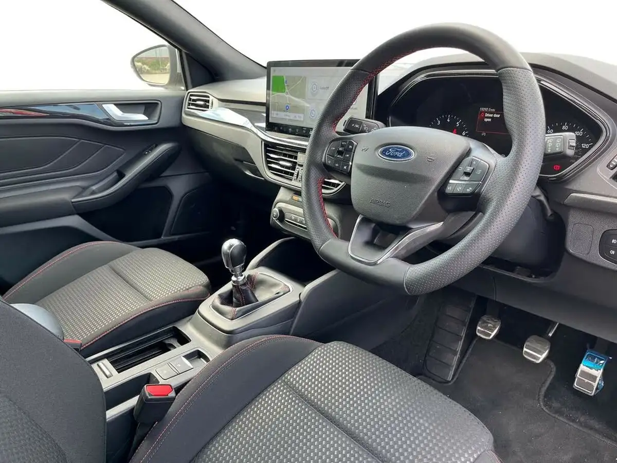 2024-ford-focus-10t-st-line-125ps-hatchback-big-5