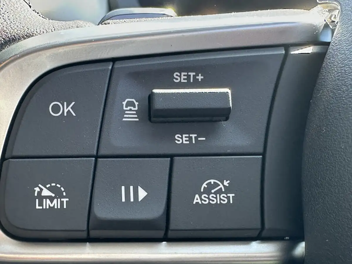2025-jeep-avenger-12-gse-summit-e-hybrid-48v-auto-big-20