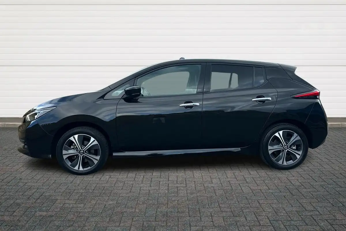 2020-nissan-leaf-e-e-tekna-big-13