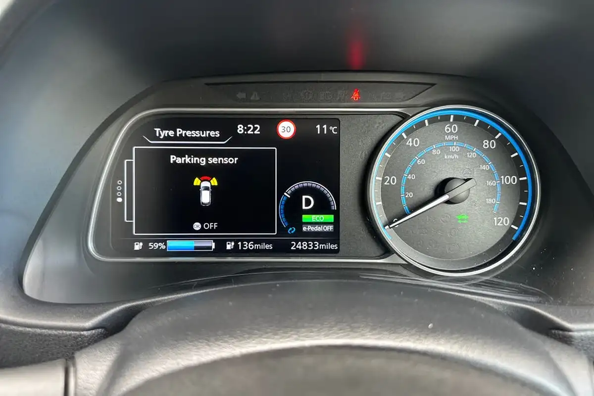 2020-nissan-leaf-e-e-tekna-big-37