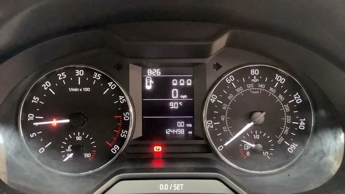 2014-skoda-octavia-16tdi-s-estate-big-8
