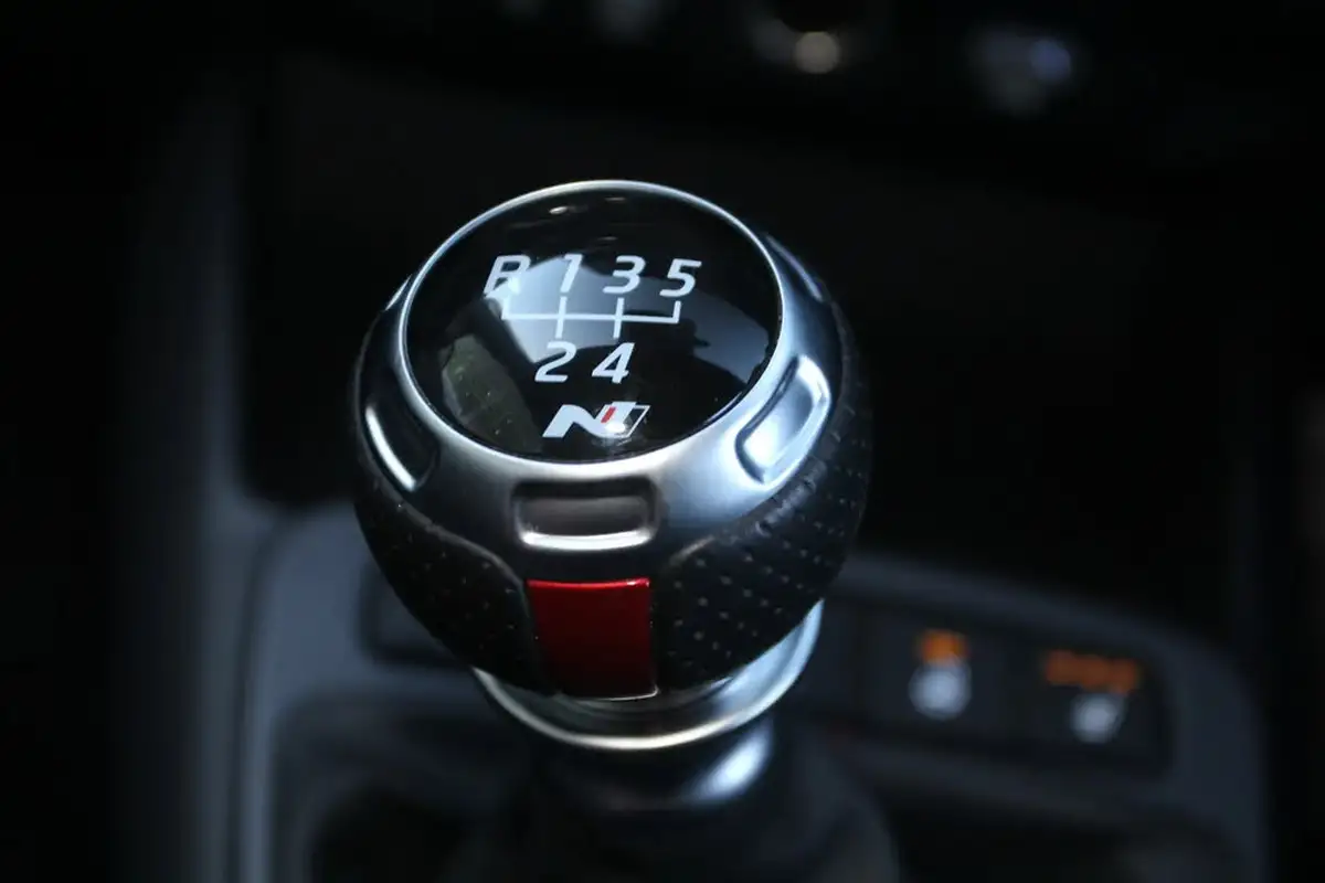 2024-hyundai-i10-10-t-gdi-n-line-90ps-two-tone-roof-big-26