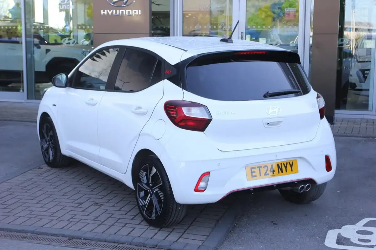 2024-hyundai-i10-10-t-gdi-n-line-90ps-two-tone-roof-big-2