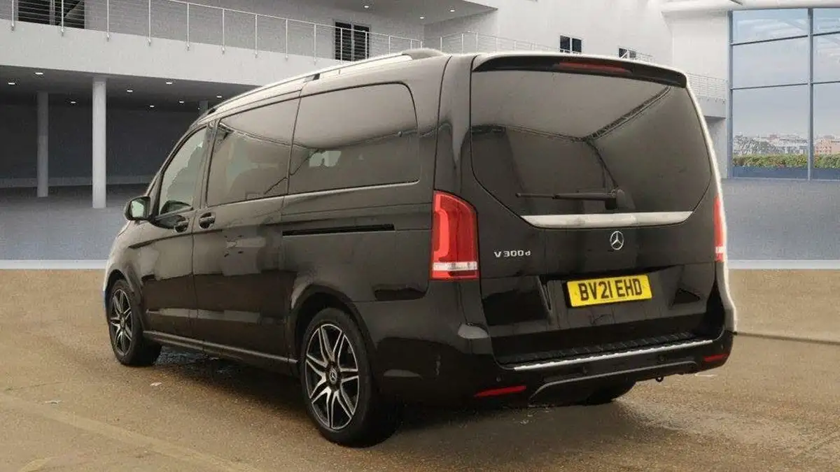 2021-mercedes-benz-v-class-20d-v300d-amg-line-long-239ps-big-4