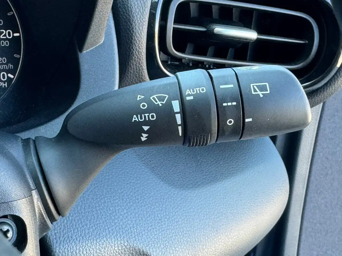 2022-toyota-yaris-15-vvt-i-icon-big-26