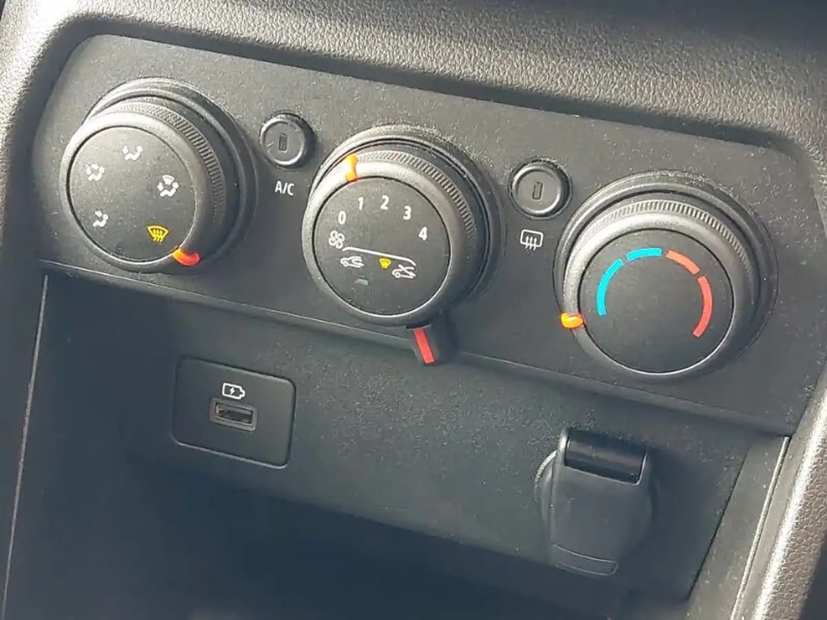2022-dacia-sandero-10-tce-comfort-90bhp-big-13