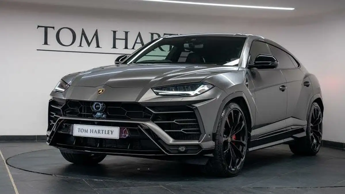 2021-lamborghini-urus-40-no-trim-big-16