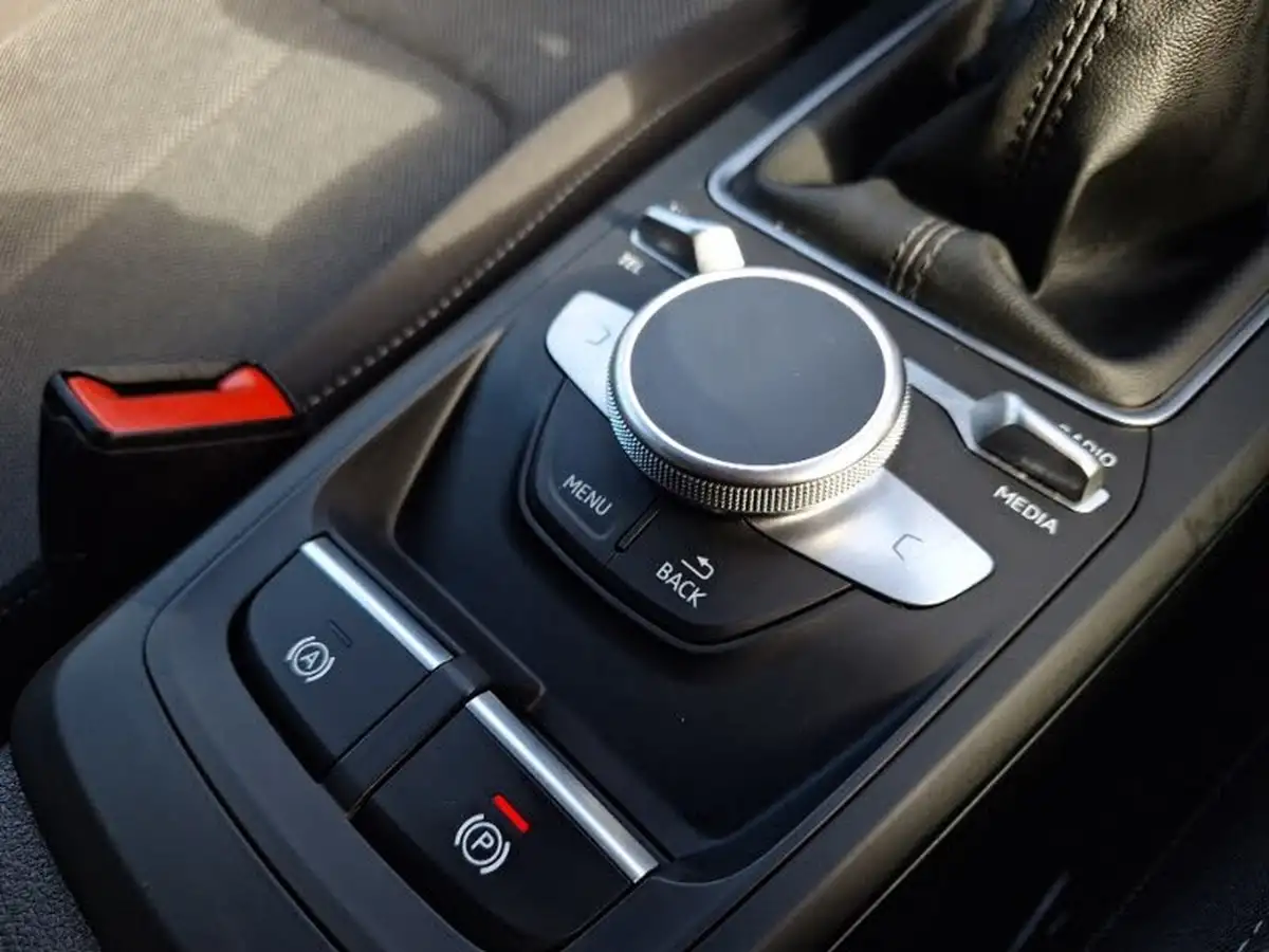 2022-audi-q2-10-30-tfsi-sport-big-14