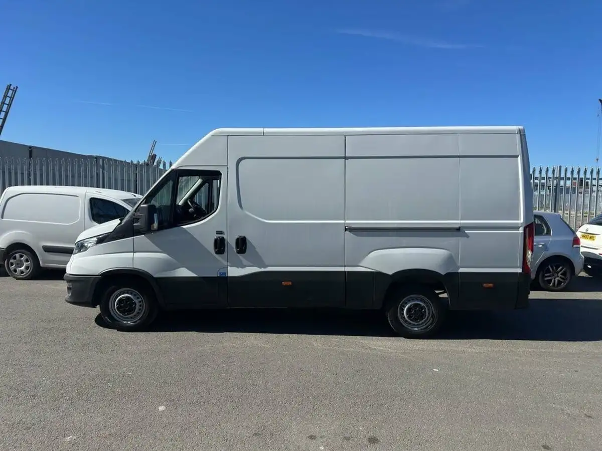 2023-iveco-daily-s-class-23td-35s14v-business-3520mm-h2-136pseu6dt-big-28