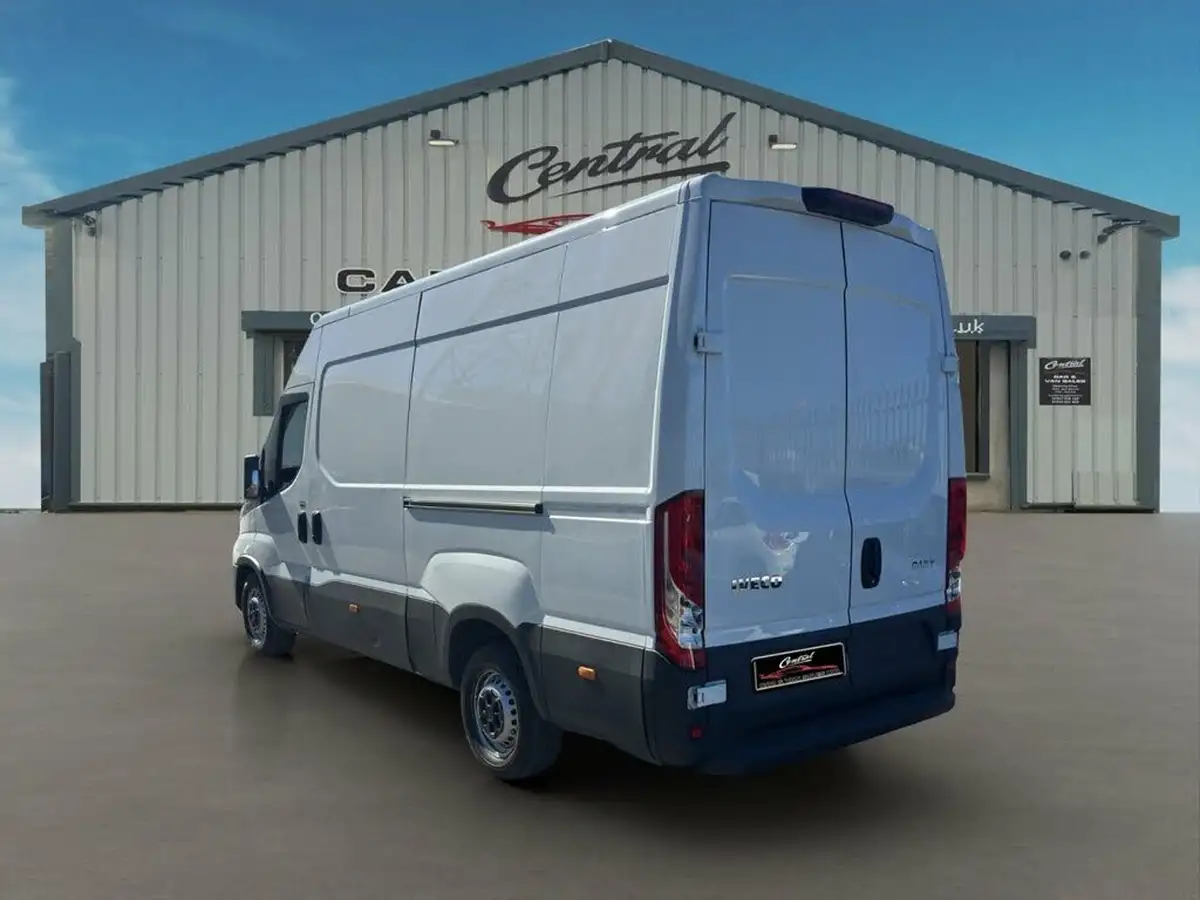 2023-iveco-daily-s-class-23td-35s14v-business-3520mm-h2-136pseu6dt-big-4