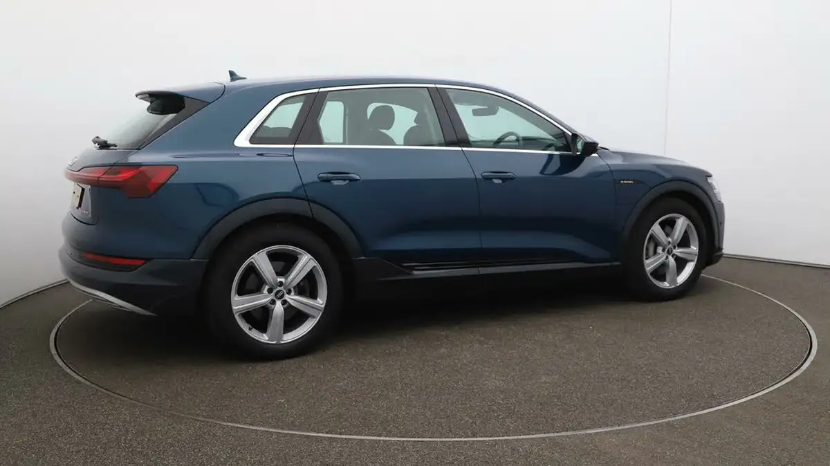 2021-audi-e-tron-50e-technik-station-wagon-big-70