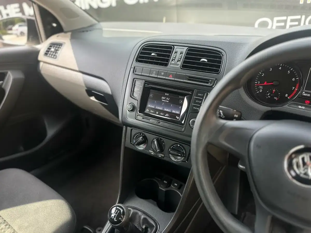 2014-volkswagen-polo-10-s-acbmtss-5d-big-10