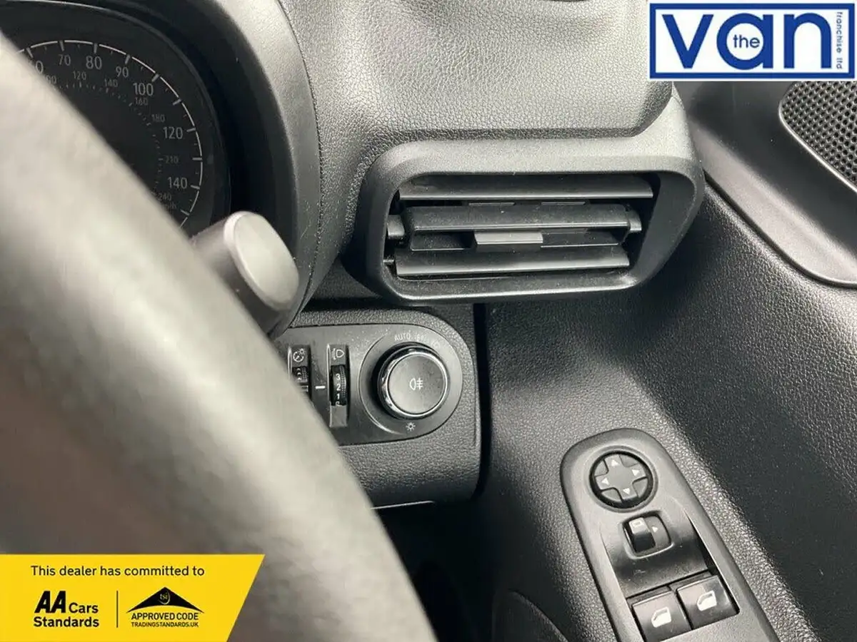 2019-vauxhall-combo-15cdti-sportive-2300-16v-100pseu6dt-l1h1-panel-big-27