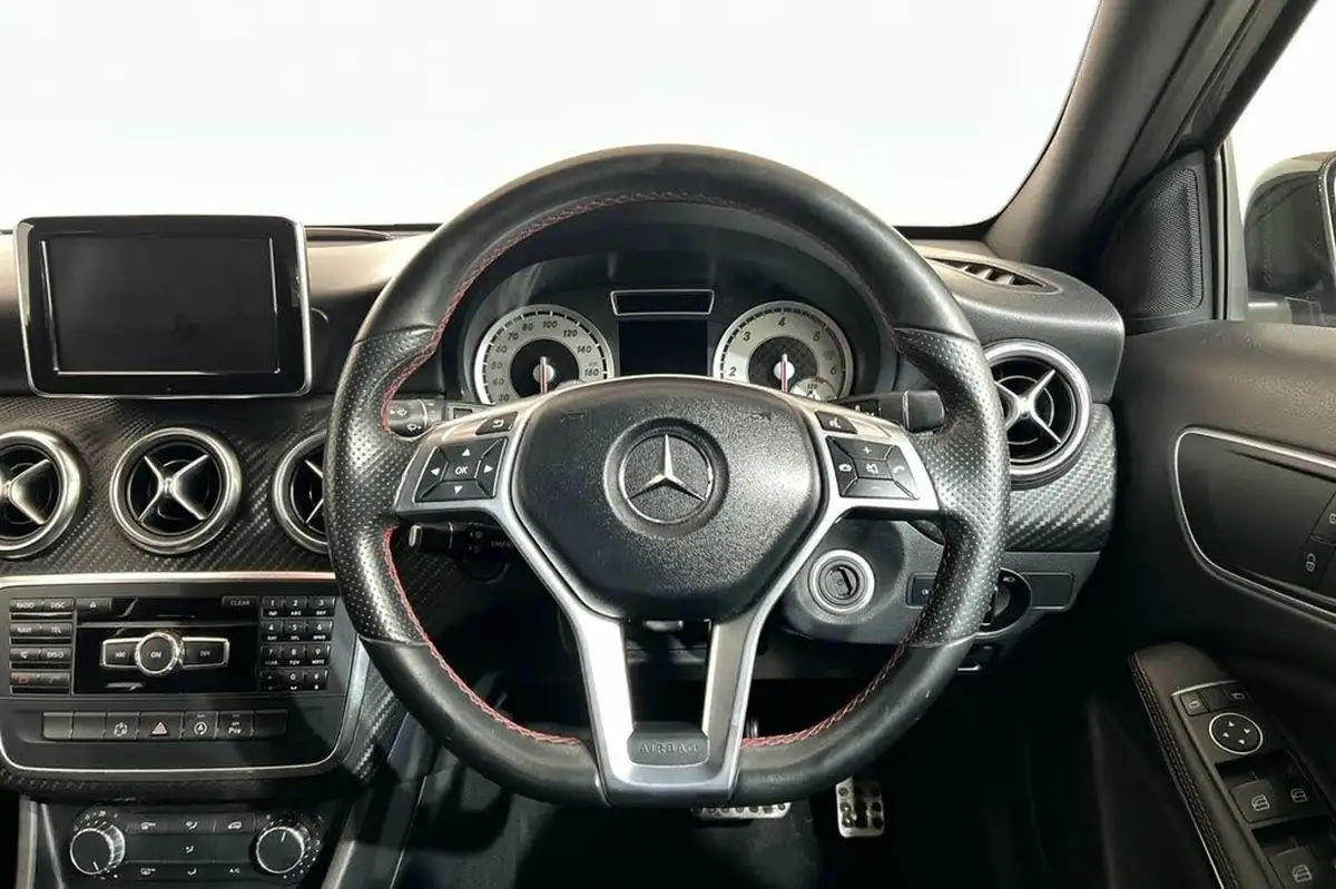 2015-mercedes-benz-a-class-21cdi-a200-night-edition-7g-dct-big-11