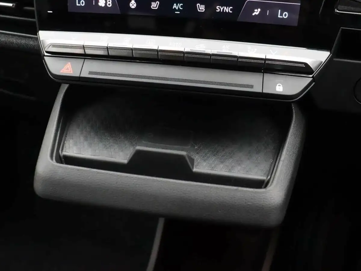 2023-renault-megane-e-tech-e-techno-big-21