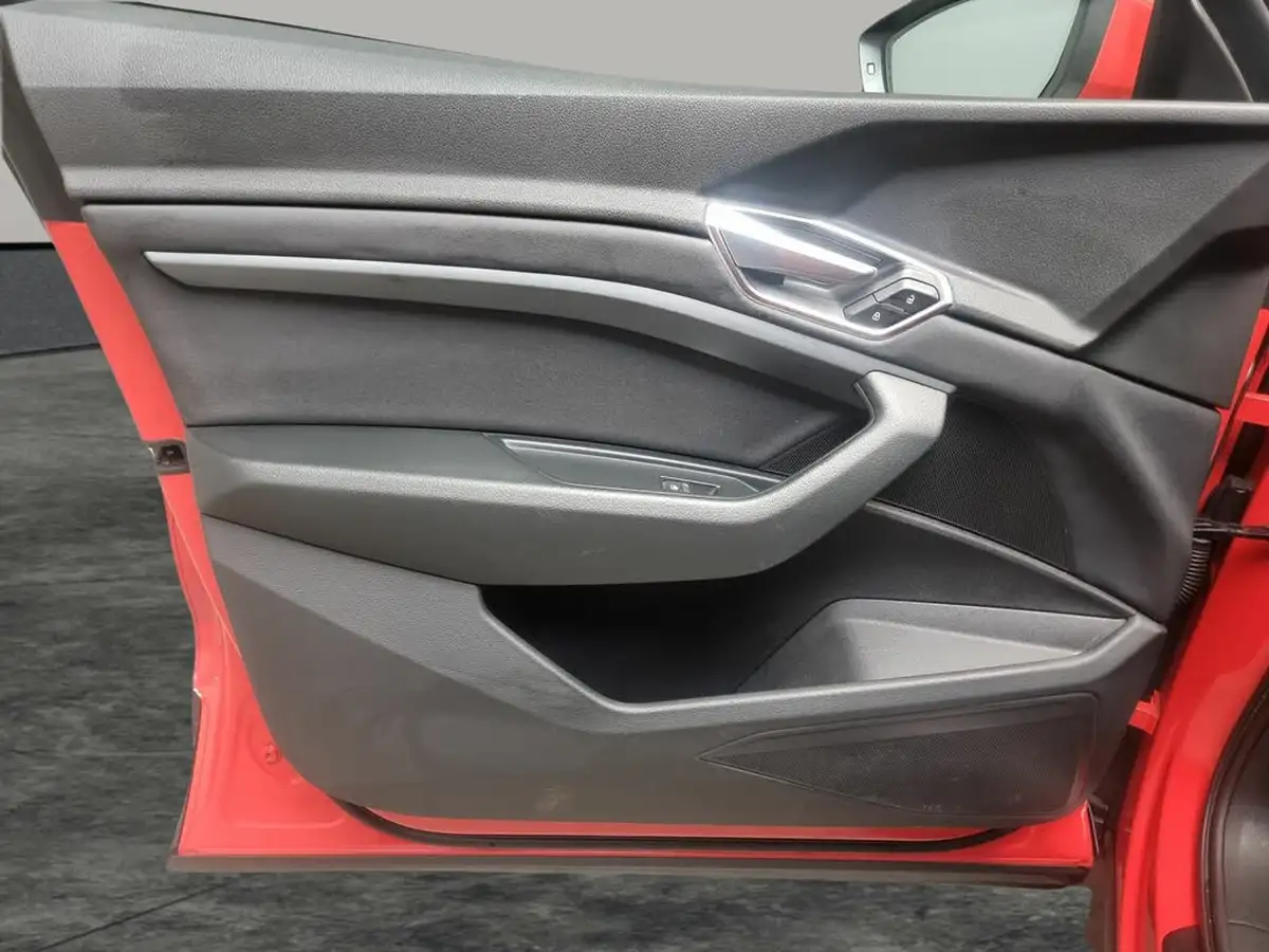 2021-audi-e-tron-50e-technik-station-wagon-big-31