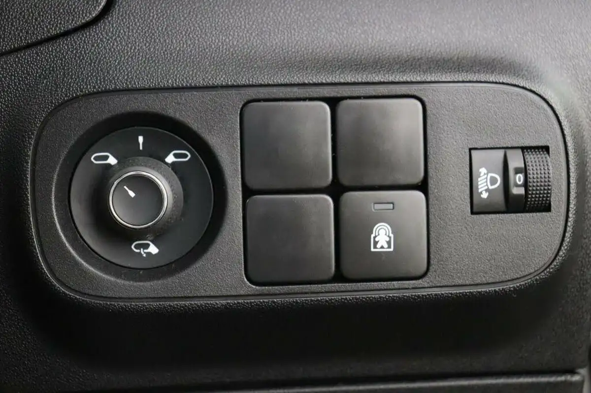 2023-citroen-c3-12-puretech-c-series-edition-83ps-ss-big-16