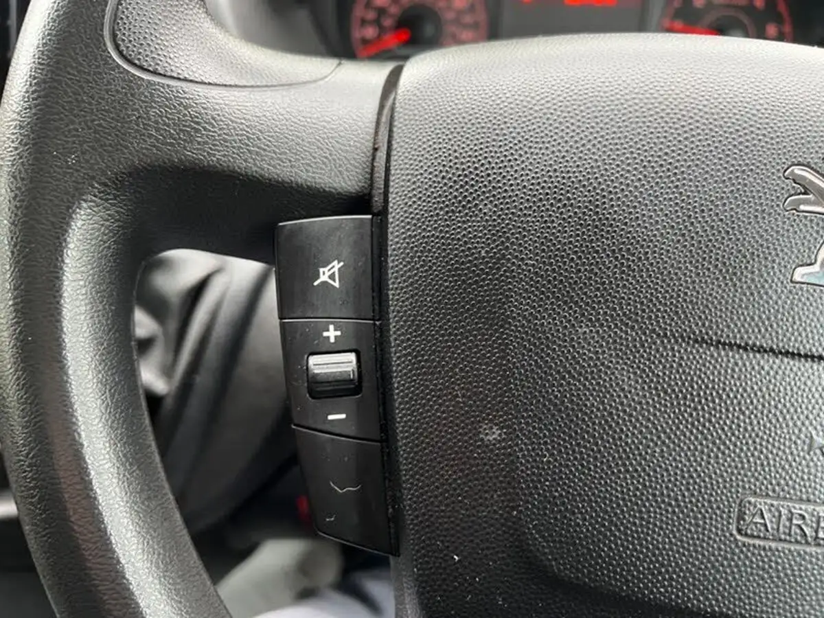 2019-peugeot-boxer-20-bluehdi-335-l4-luton-bfb-big-41