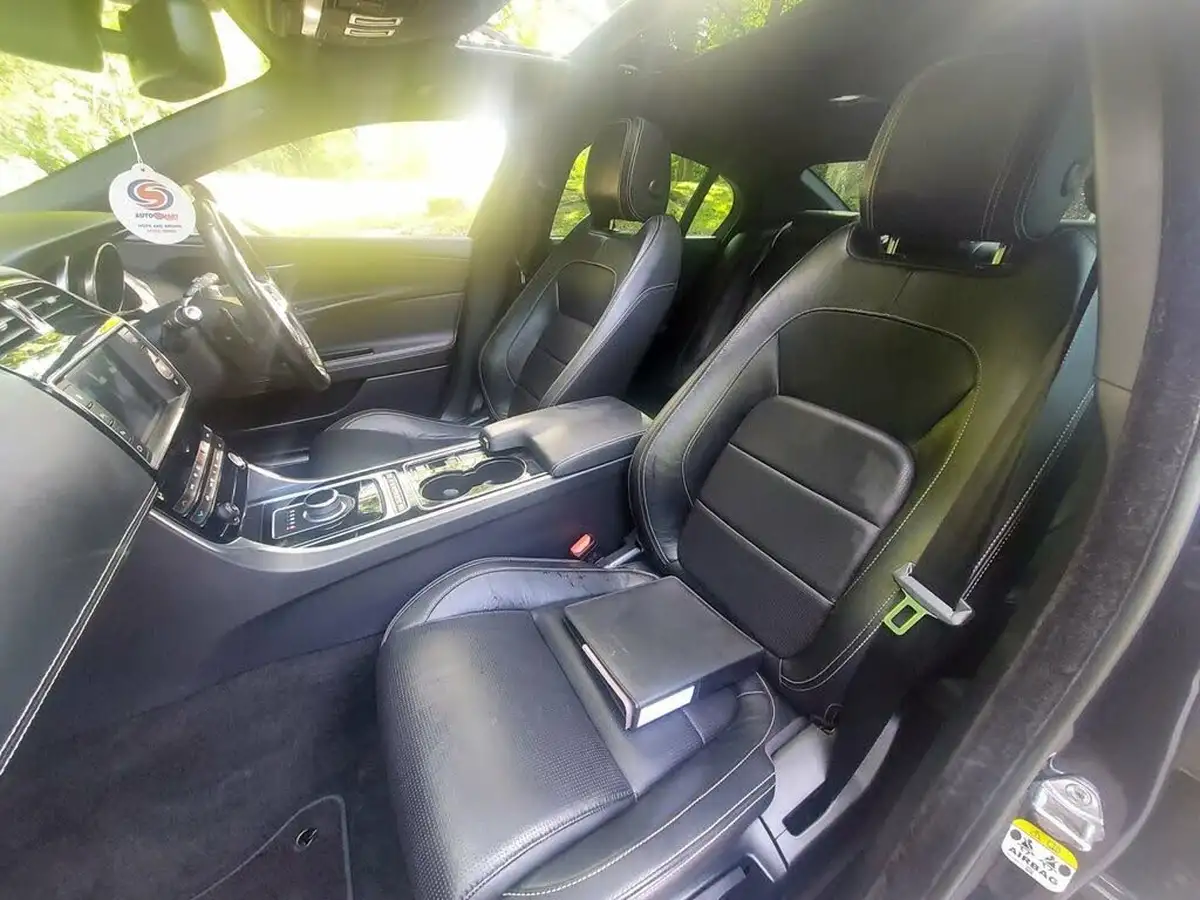 2017-jaguar-xe-20d-r-sport-180ps-awd-1999cc-auto-big-19