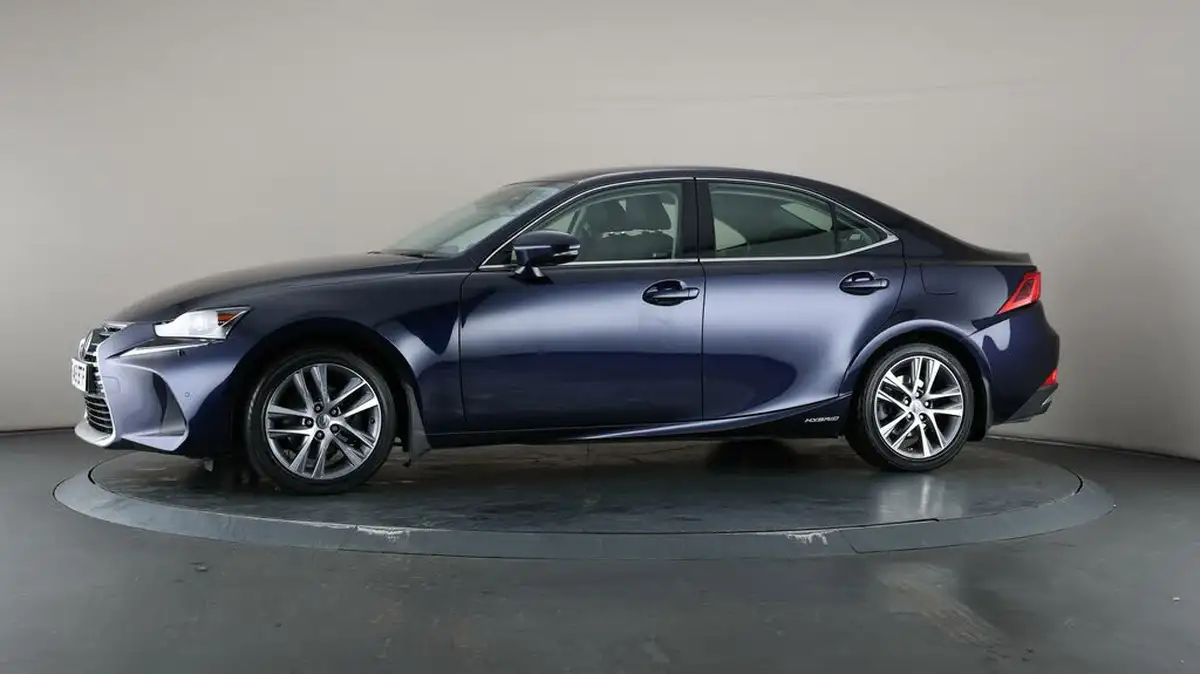 2019-lexus-is-300h-25-is-big-30