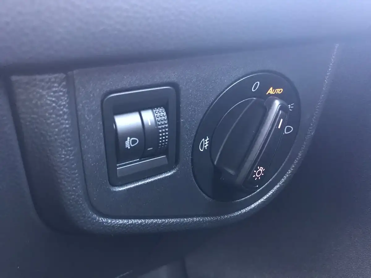 2018-volkswagen-polo-10-se-65ps-big-21