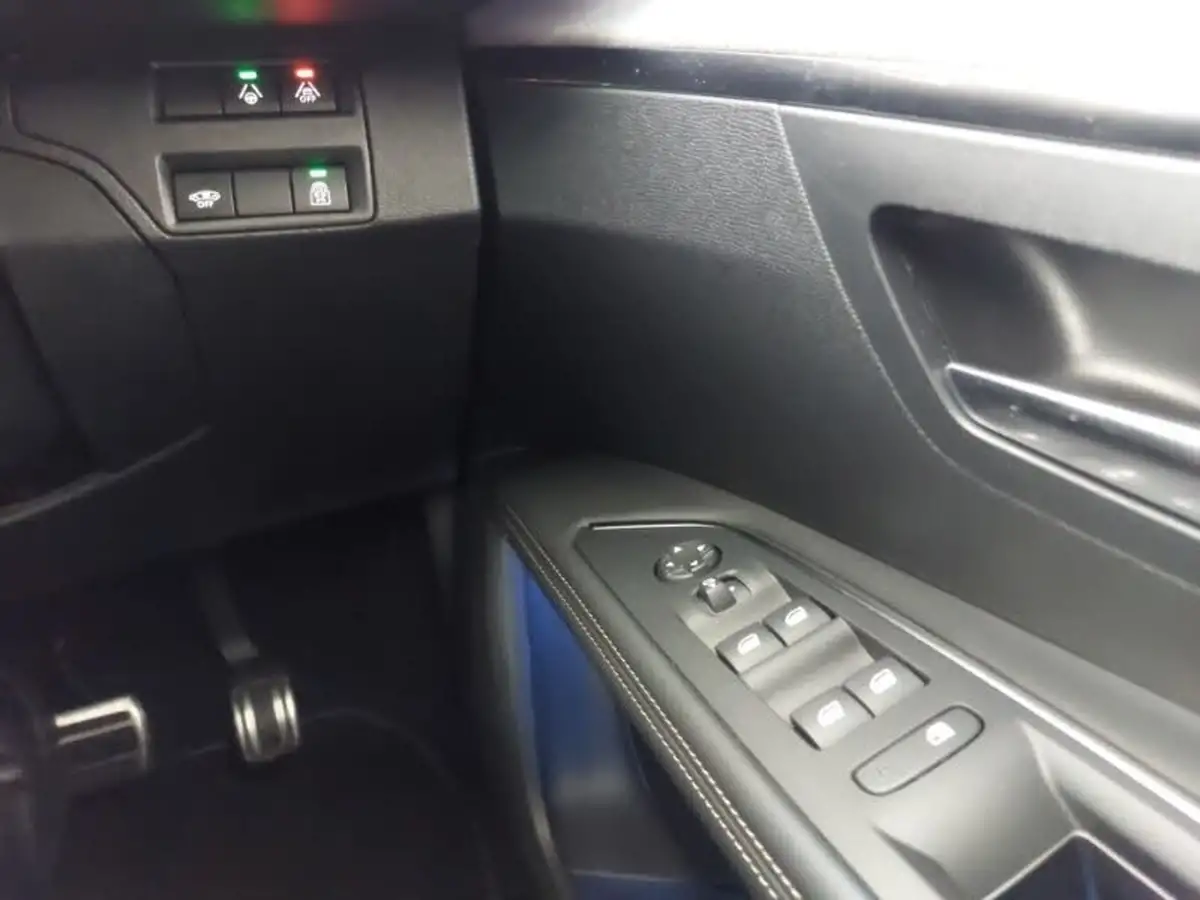 2024-peugeot-3008-suv-12-puretech-gt-136ps-hybrid-e-dsc6-big-11