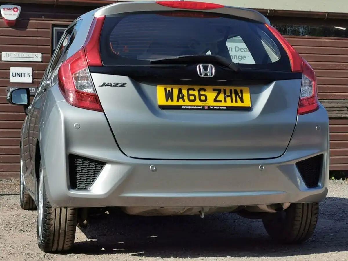 2016-honda-jazz-13-i-vtec-se-cvt-big-25