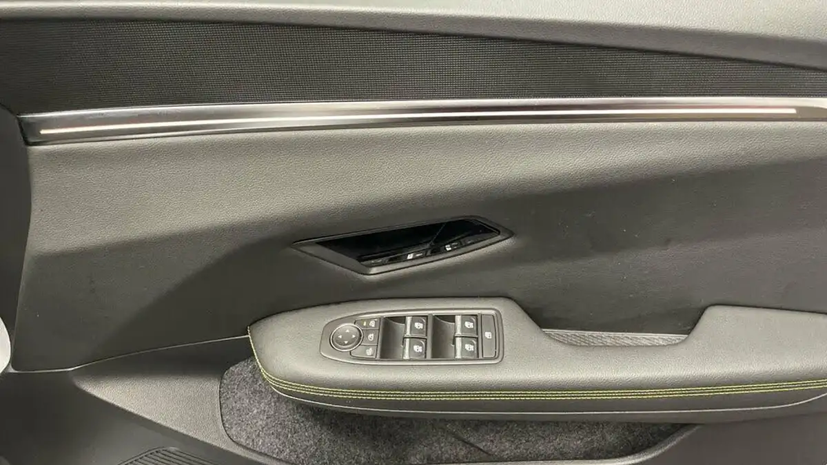 2024-renault-scenic-e-tech-e-techno-220ps-long-big-24