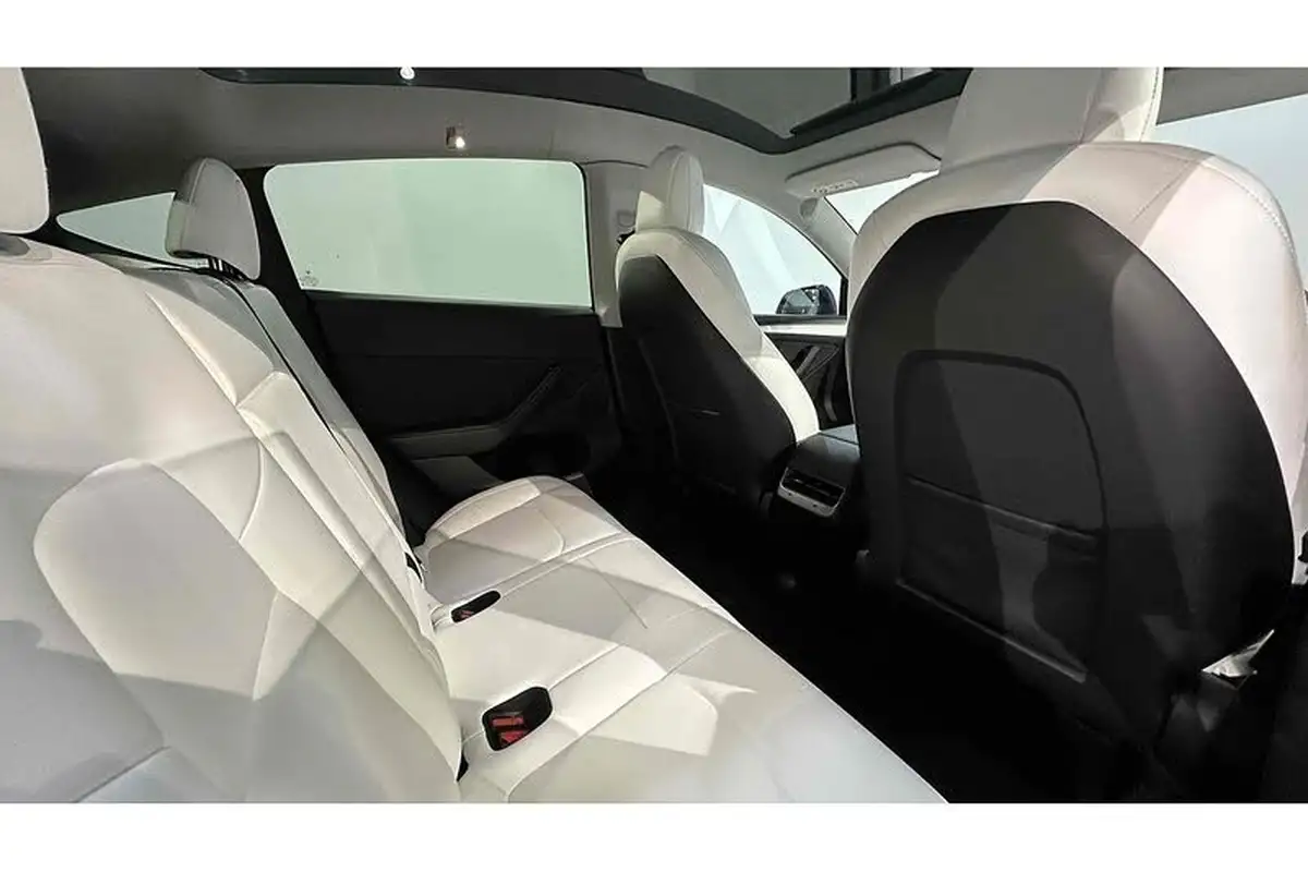 2022-tesla-model-y-e-long-range-big-25