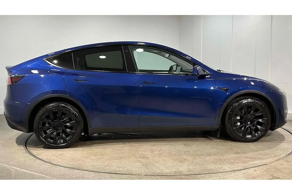 2022-tesla-model-y-e-long-range-big-3