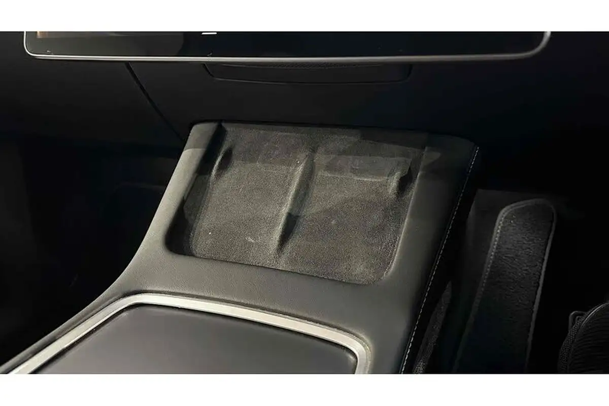 2022-tesla-model-y-e-long-range-big-47