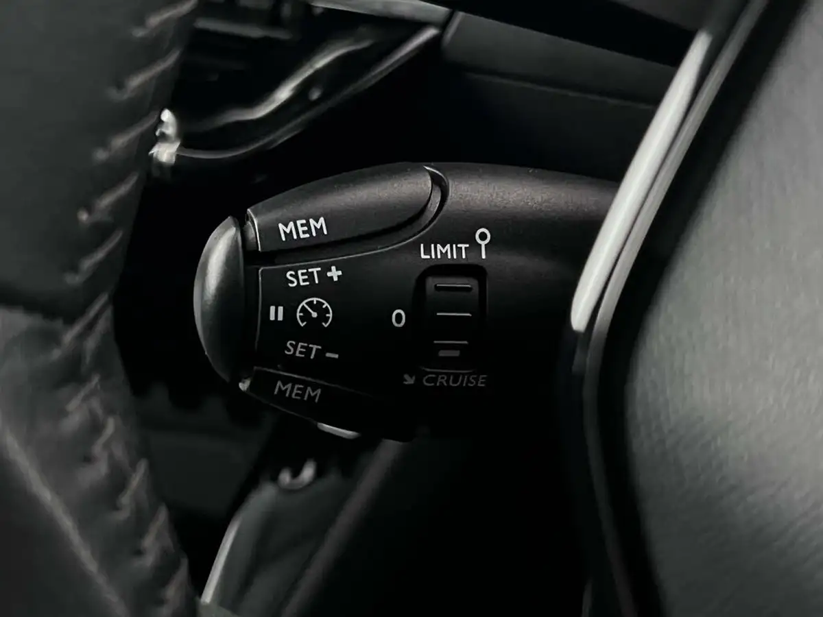 2021-peugeot-2008-suv-12-puretech-allure-100bhp-big-19