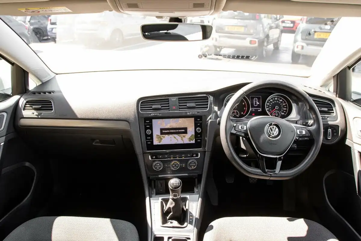 2020-volkswagen-golf-15-tsi-match-edition-150ps-hatchback-big-3