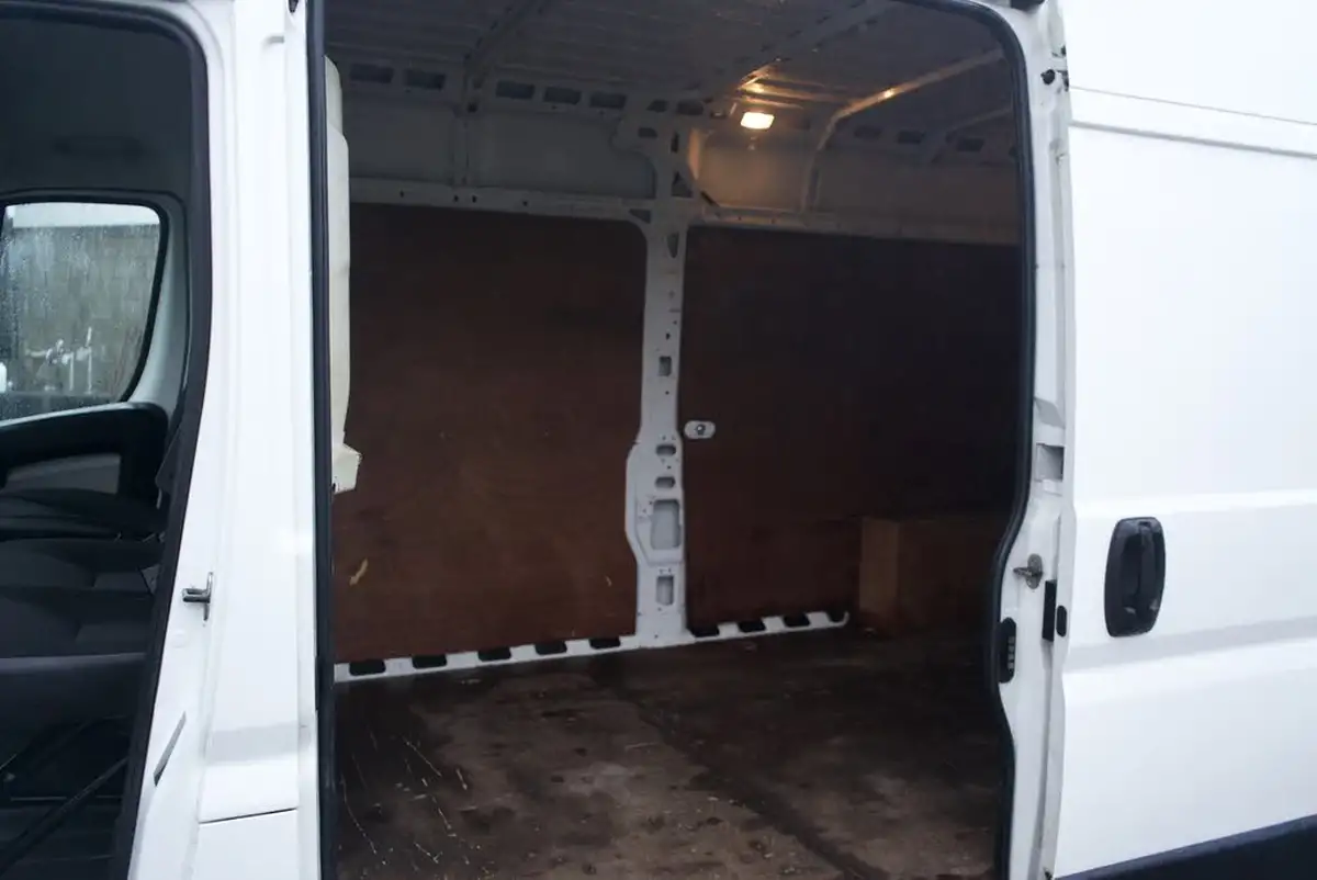 2019-peugeot-boxer-22-bluehdi-professional-335-l3-h2-panel-big-10