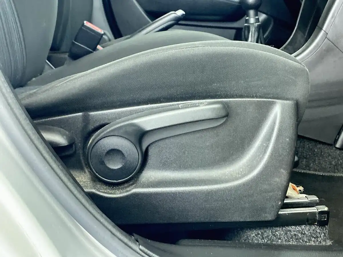 2015-suzuki-swift-12-sz3-5d-big-13