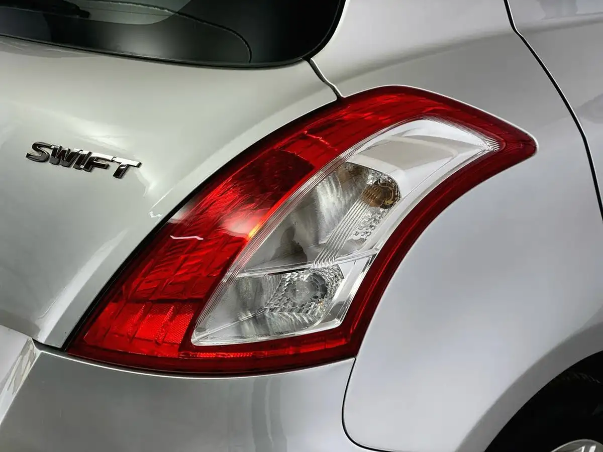 2015-suzuki-swift-12-sz3-5d-big-37