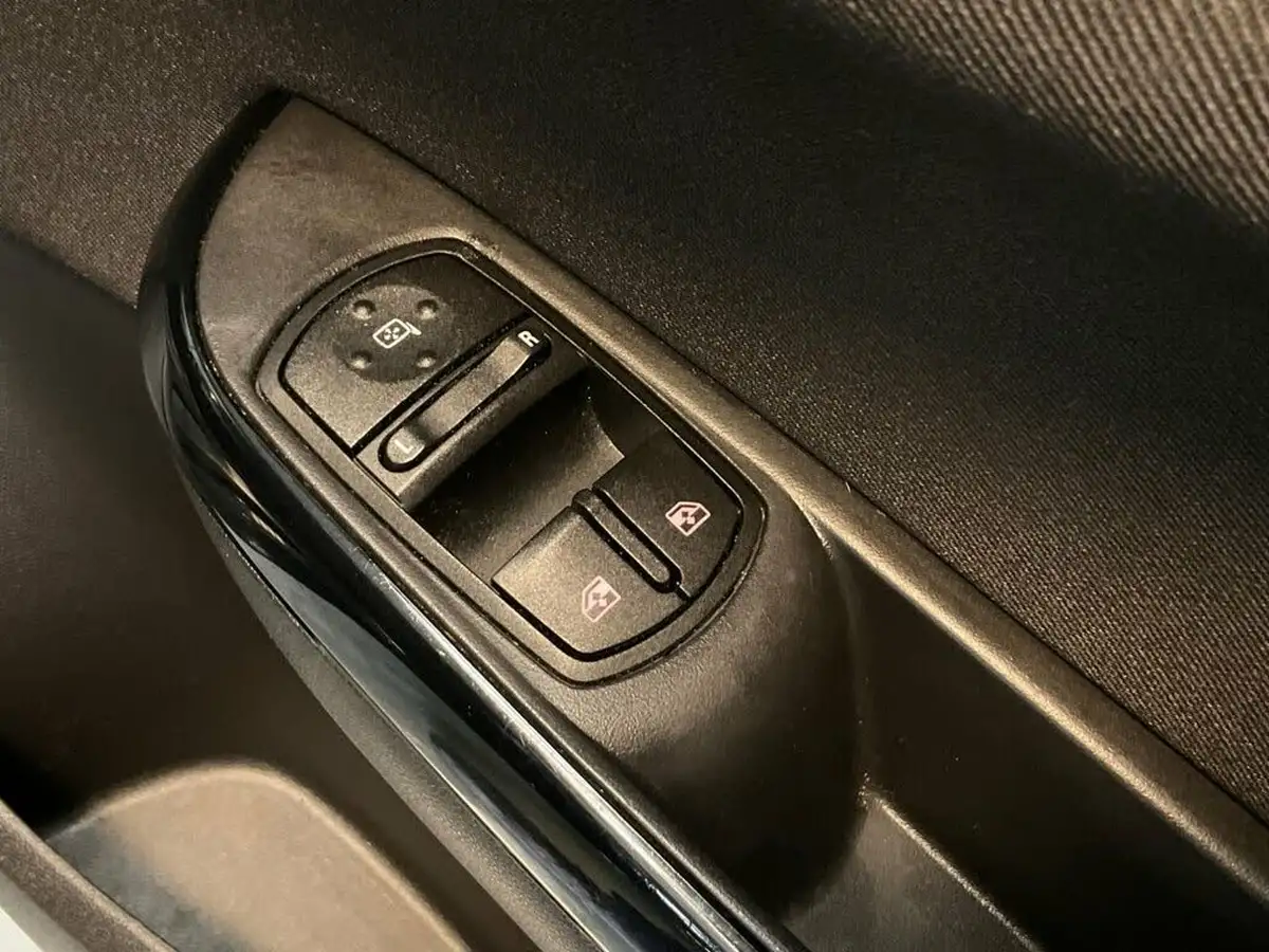 2019-vauxhall-corsa-14i-sri-vx-line-nav-black-90ps-5d-big-29