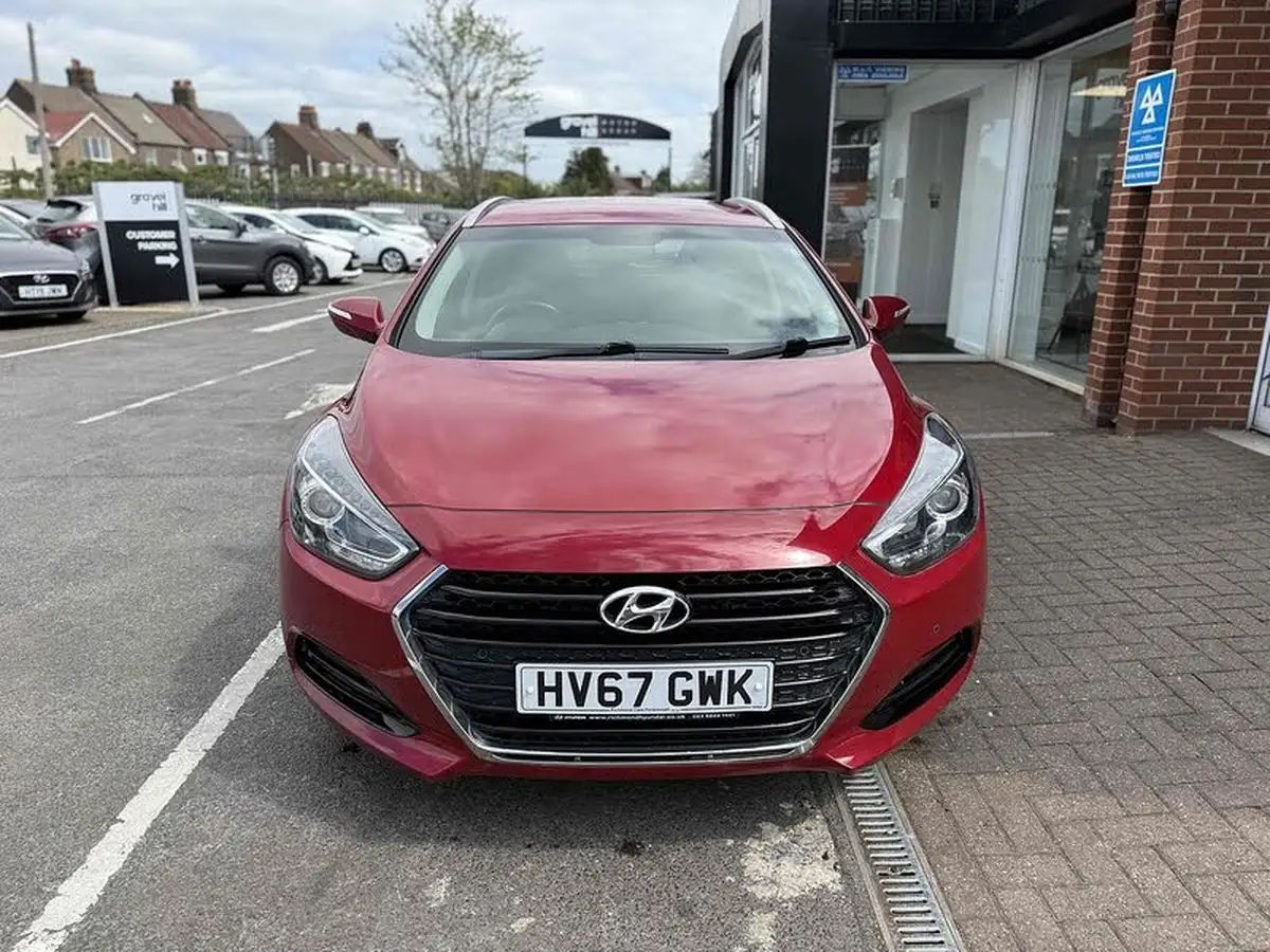 2017-hyundai-i40-17crdi-se-nav-business-141ps-tourer-5d-big-1