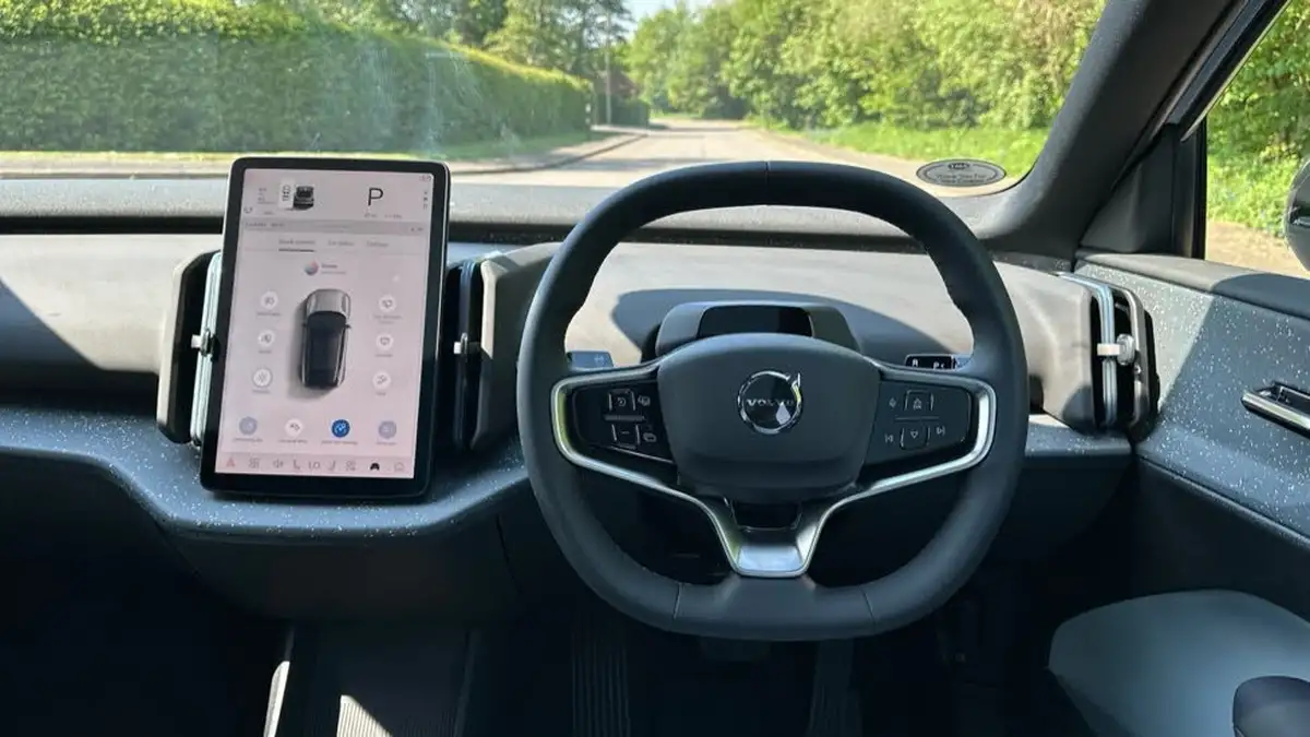 2025-volvo-ex30-e-twin-ultra-big-9