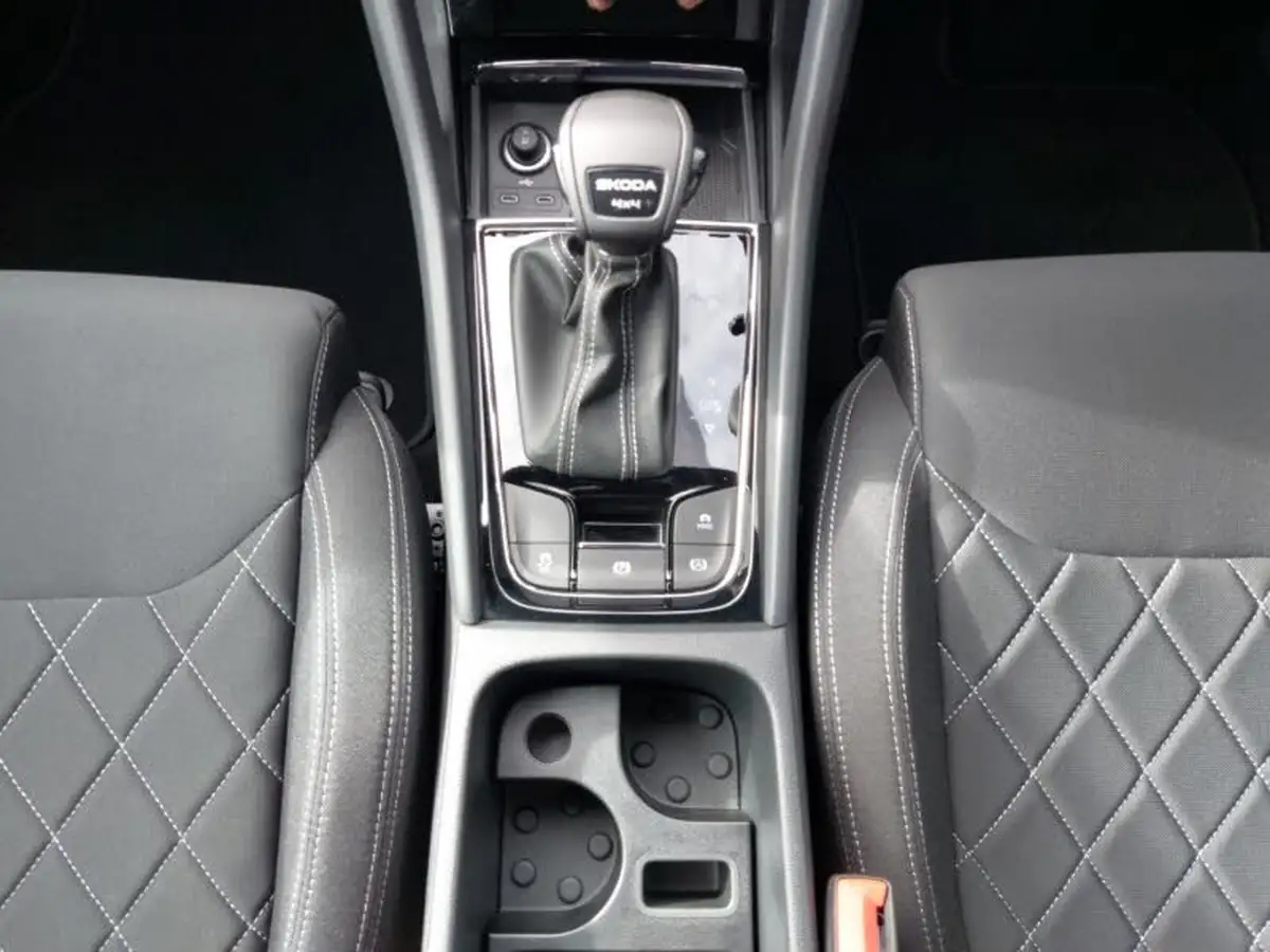 2024-skoda-karoq-20-tsi-sportline-big-15