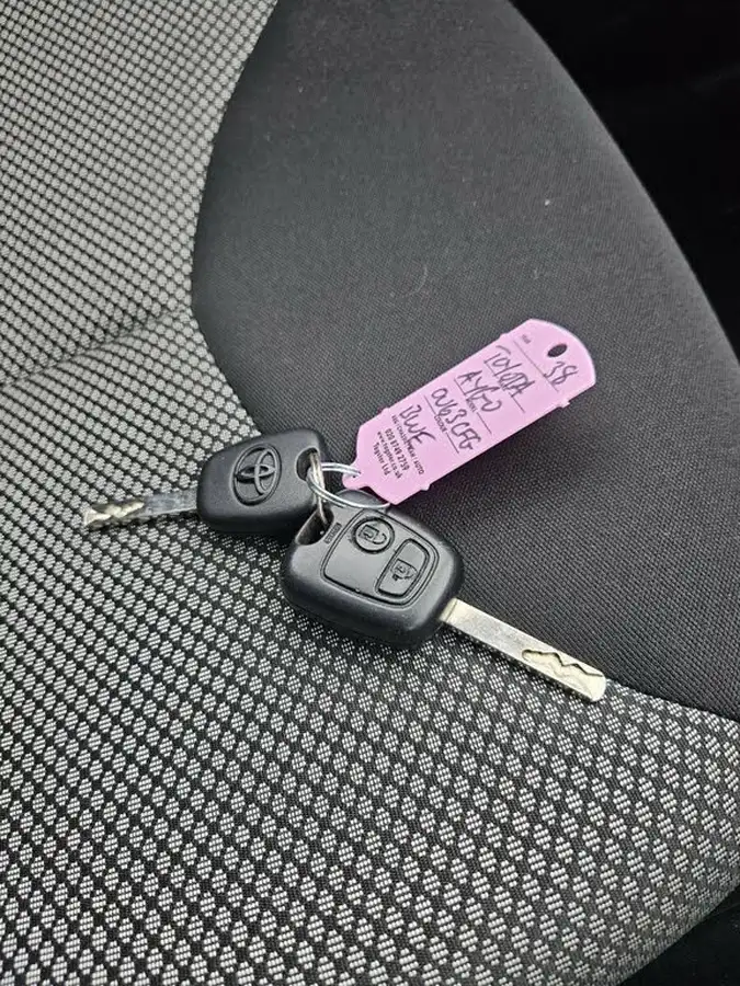 2013-toyota-aygo-10-move-5d-big-11