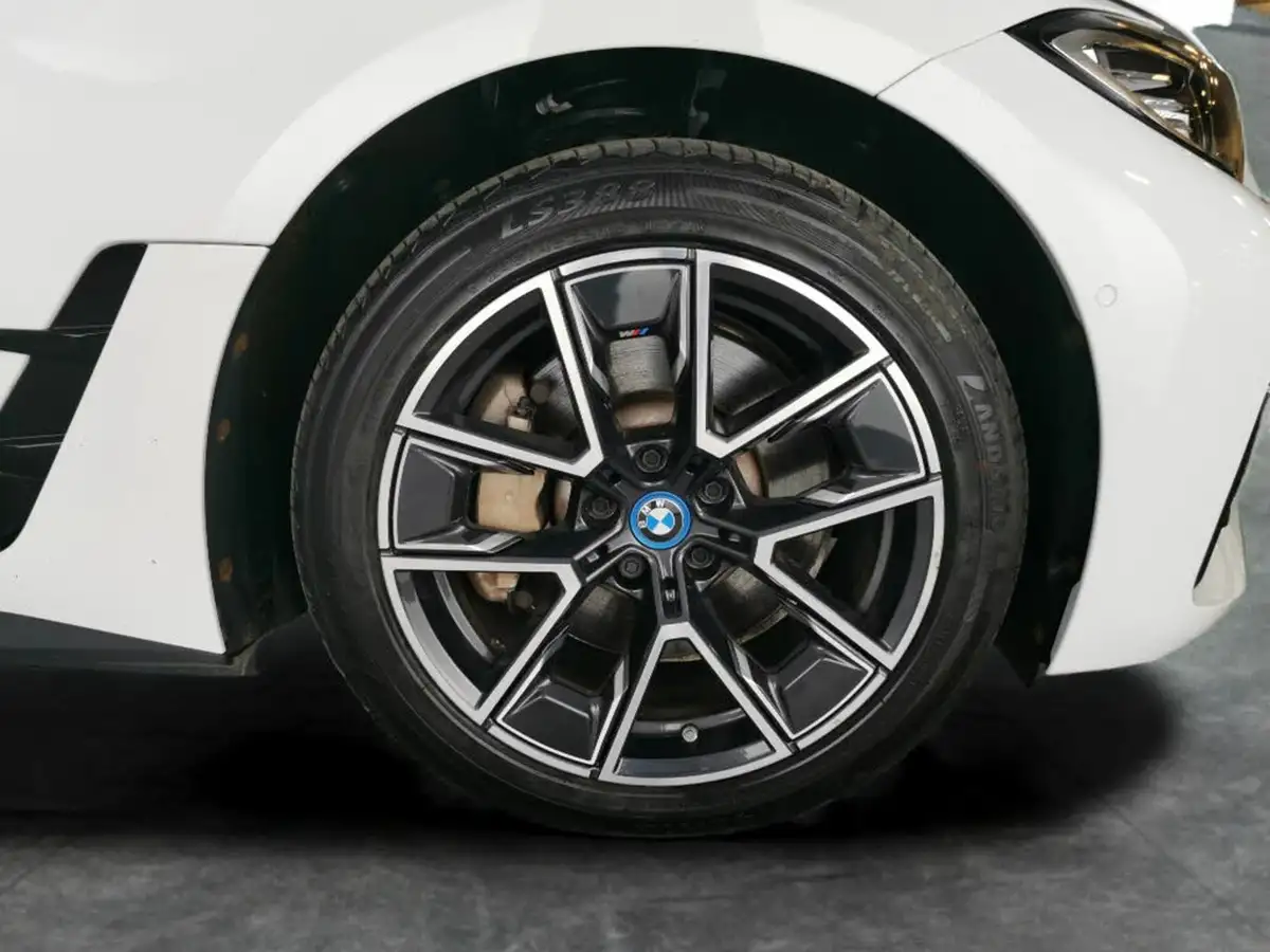 2022-bmw-i4-e-edrive40-m-sport-big-28