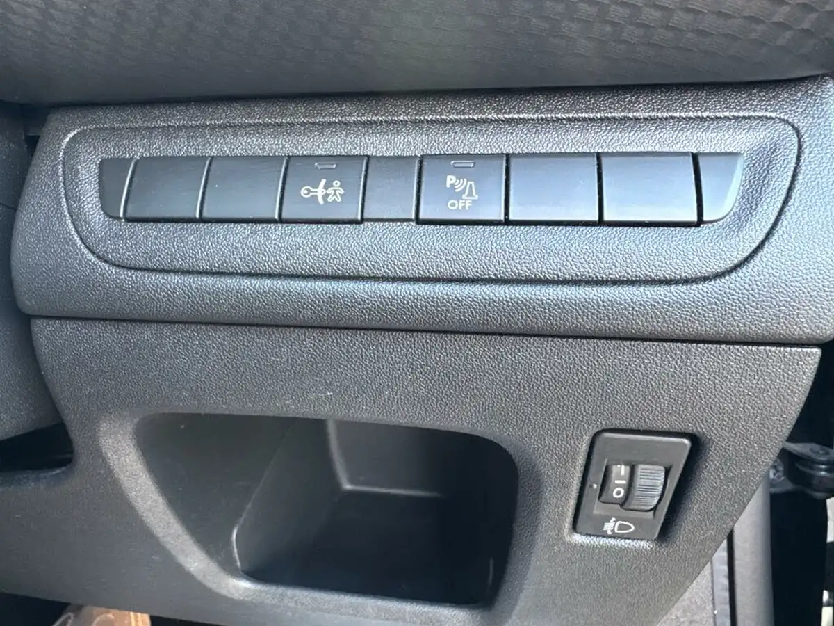 2018-peugeot-208-12-puretech-allure-premium-ss-big-21