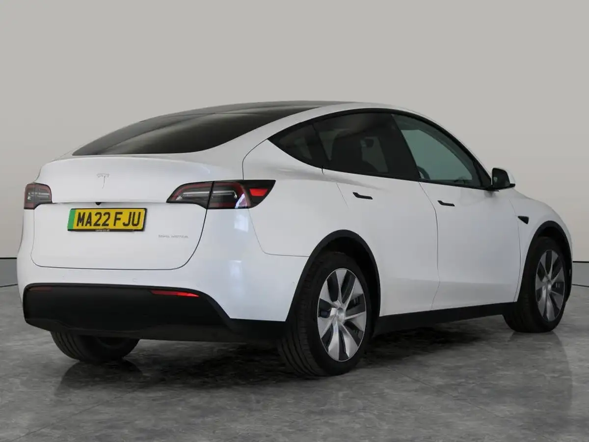 2022-tesla-model-y-e-long-range-big-5