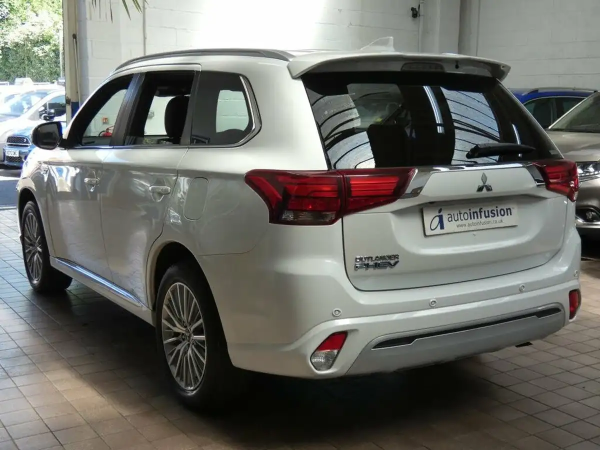 2021-mitsubishi-outlander-24-dynamic-safety-phev-big-32